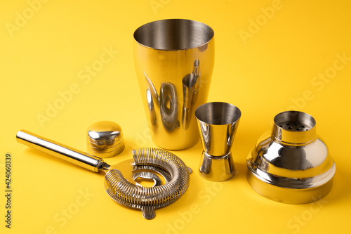 Bartender set kit. Cocktail shaker set. Stainless shaker. Bartender mixing set. Bar accessories for cocktail making