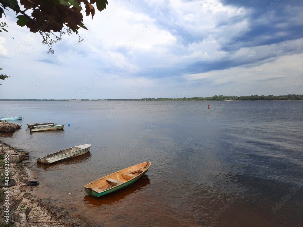 Obraz premium boats on the river