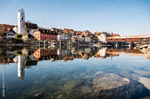 Büren an der Aare im Frühling, historische Altstadt mit Holzbrücke, Stadt gespiegelt im Fluss, Seeland, Kanton Bern, Schweiz photo