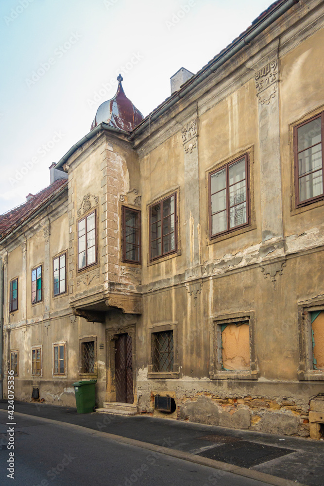 Fototapeta premium Facade of an historic building in the city of Zagreb, Croatia