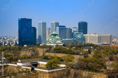 大阪城とOBPビル群(2021年4月)