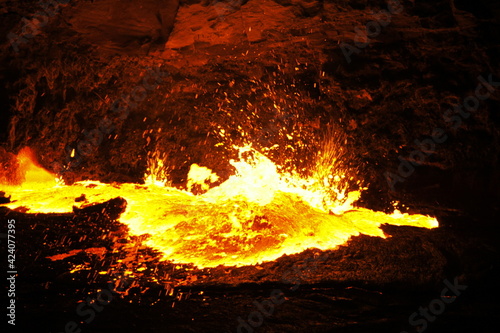 Lac de lave du volcan Erta Ale en Ethiopie