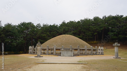 김유신 장군묘  / ancient tomb in korea / 경주  © jimin