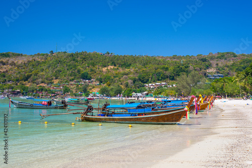 Long tail boats on Phi phi island beach in Thailand © Aliaksandr