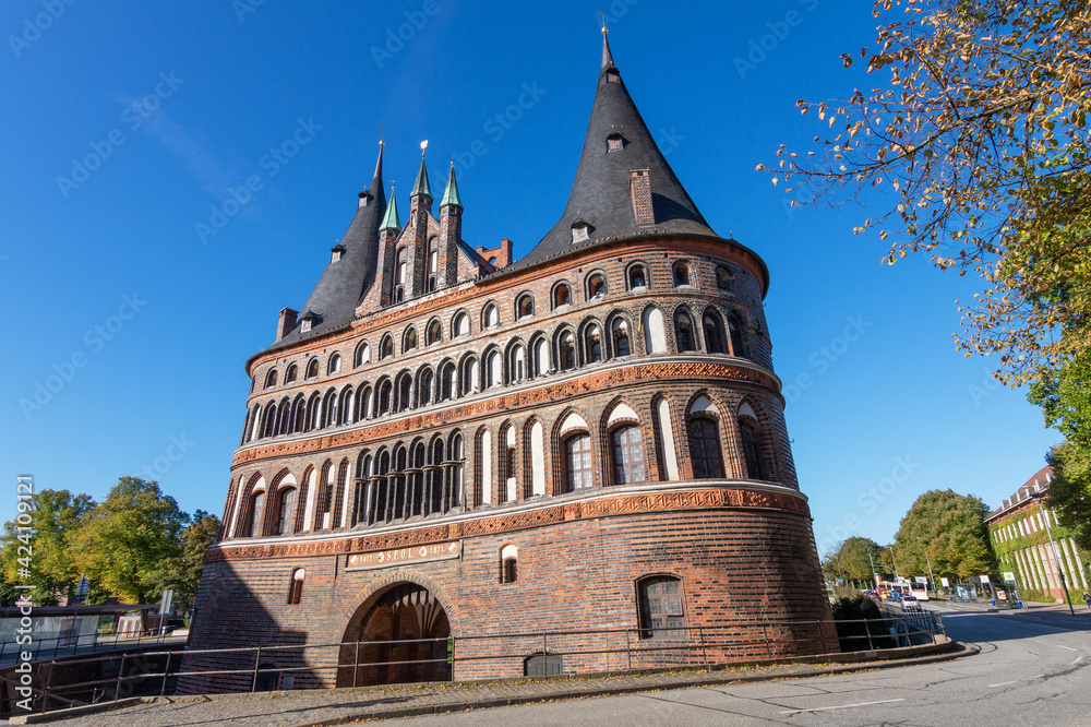 Naklejka premium Das Holstentor in Lübeck, Schleswig-Holstein