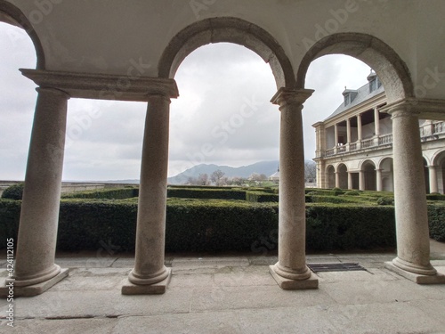 Arcos en el Jardín de los Frailes en el Monasterio de San Lorenzo de El Escorial