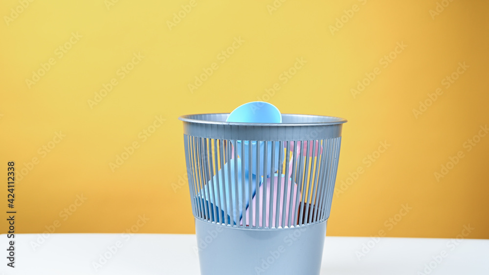 Throw colored plastic in the trash bin Throw colored plastic in the trash bin
