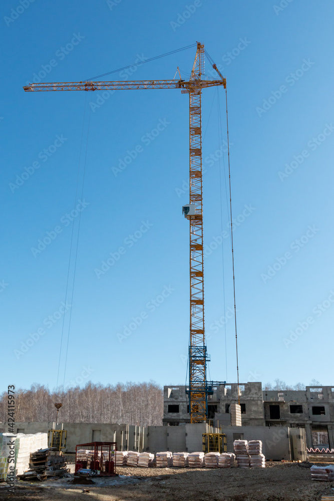 Construction of a multi-storey high-rise apartment building