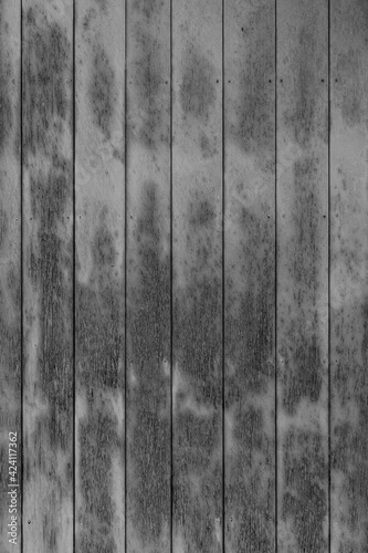 灰色の木製の壁面