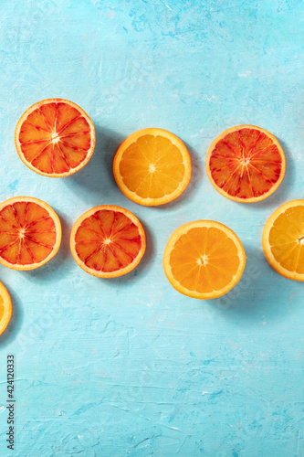 Oranges of various types, shot from the top on a blue background