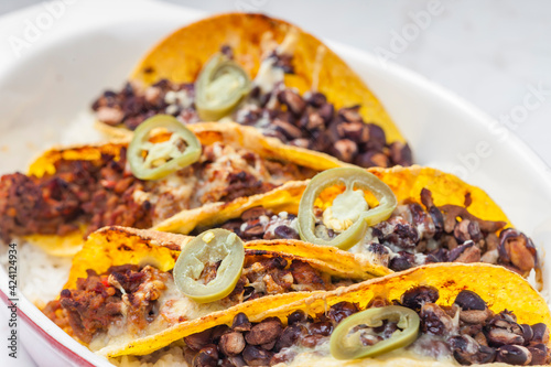 tacos filled with minced meat and black beans © Richard Semik