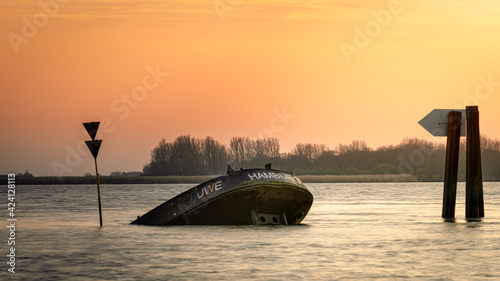 Tableau sur toile Hamburg UWE Schiffswrack