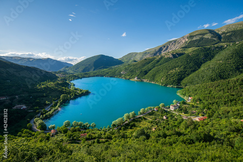 Fototapeta Naklejka Na Ścianę i Meble -  heart shaped lake, lake of Scanno, Scanno, L'Aquila, Italy