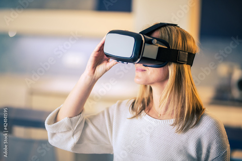 Touching VR glasses
