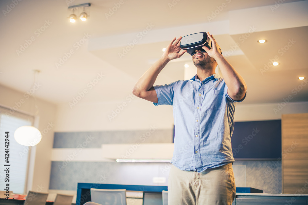 Looking VR objects Looking VR objects