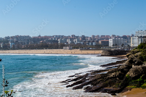 vistas de la ciudad de Santander y del mar desde el paseo de Mataleñas © Cristina
