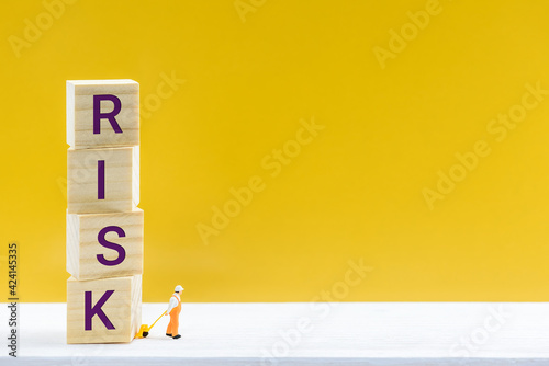 Obraz na plátně Risk assessment / risk analysis and management concept : Miniature messenger mov