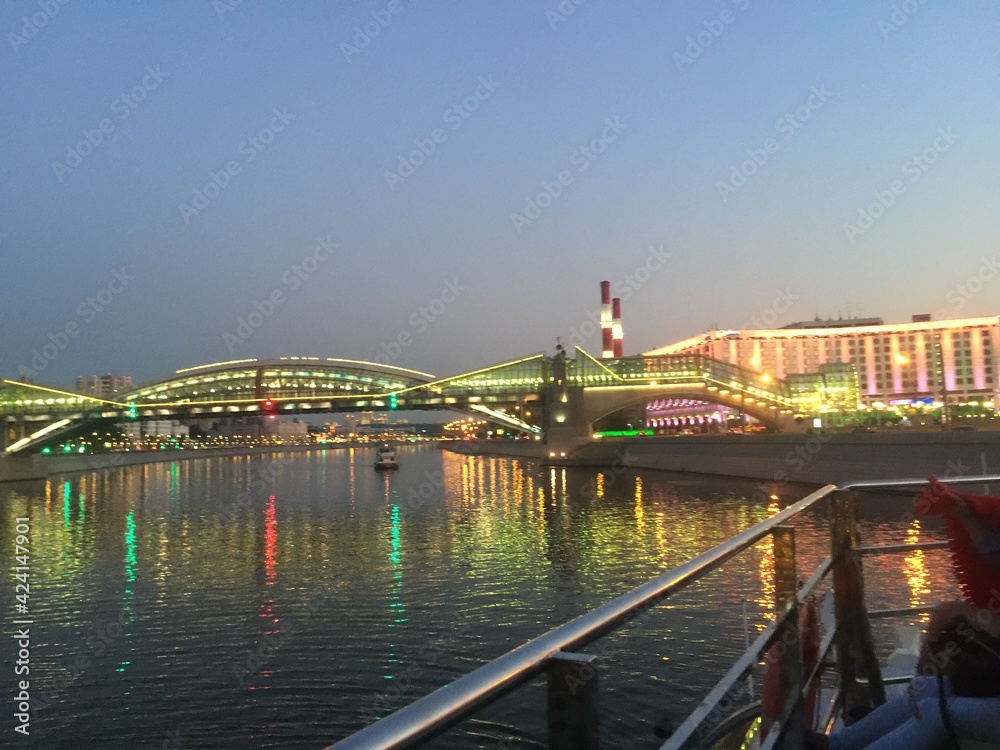 Obraz premium bridge over the river thames