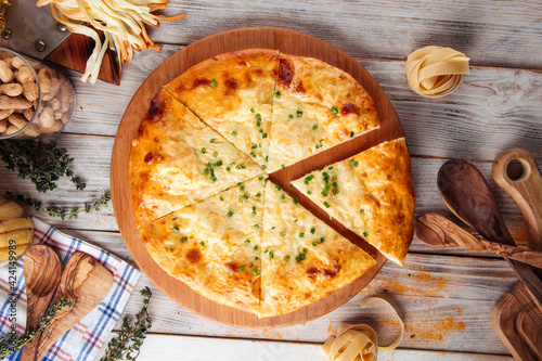 Tableau sur toile Top view on georgian baked flat bread megrel khachapuri with cheese
