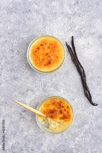 Obraz na plátně Crème brûlée isolated