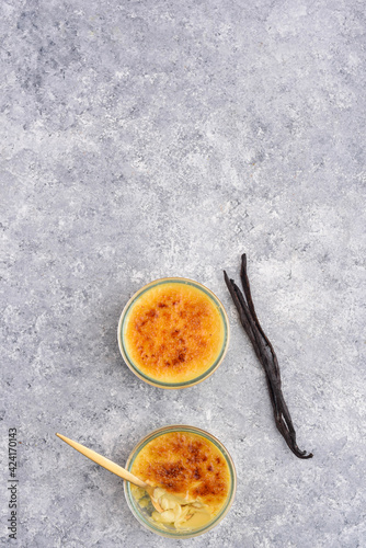 Obraz na plátně Crème brûlée closeup
