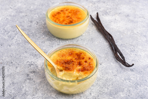 Fotografie Crème brûlée isolated