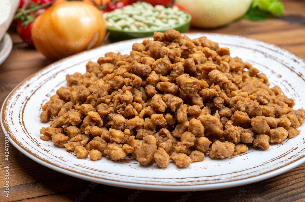 Vegetarian minced meat imitation made from grains, soybeans, vegetables and legumes Vegetarian minced meat imitation made from grains, soybeans, vegetables and legumes