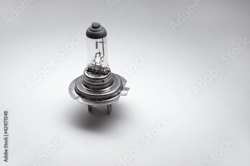 dual-contact halogen spare lamp for low beam car headlights