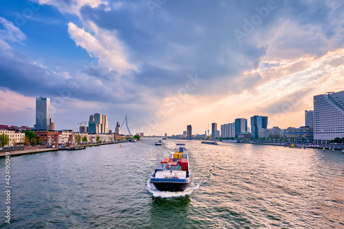 Fototapete Rotterdam cityscape view over Nieuwe Maas river, Netherlands