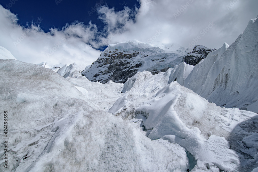 Obraz premium Glacier at Himalayas mountain range in Nepal