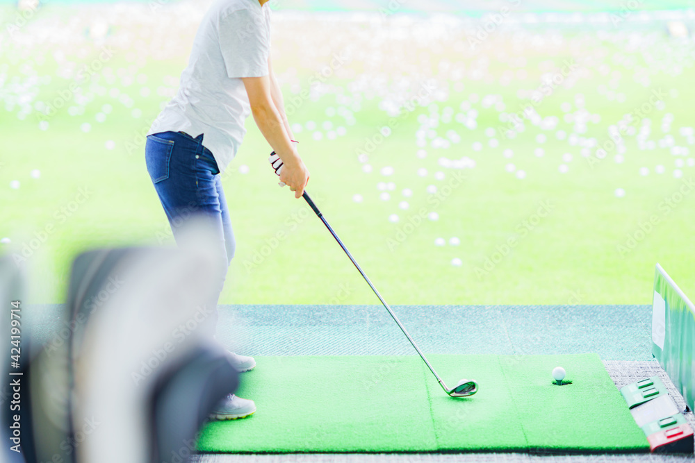 ゴルフ練習　コロナ禍に密にならず楽しめるスポーツ
