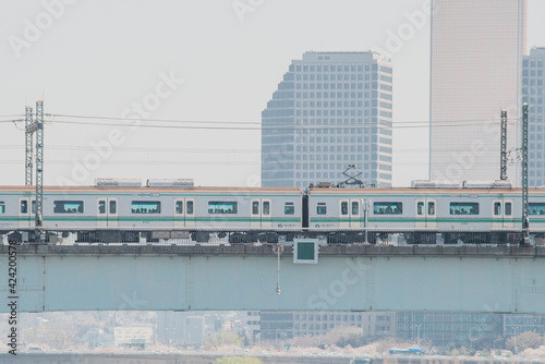 Railroad and subway on the Han River © 요한 최