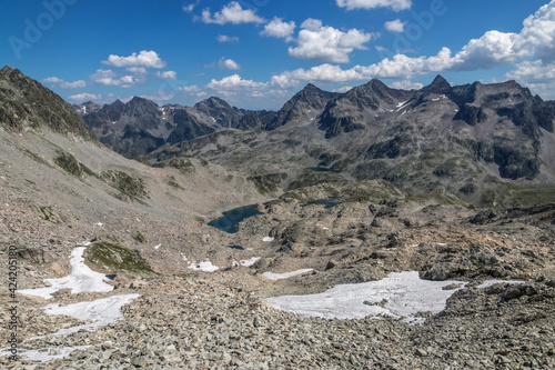 Vue sur lacs de la Belle Etoile, Paysage de la Chaîne de Belledonne en été  , Isère , Alpes France photo