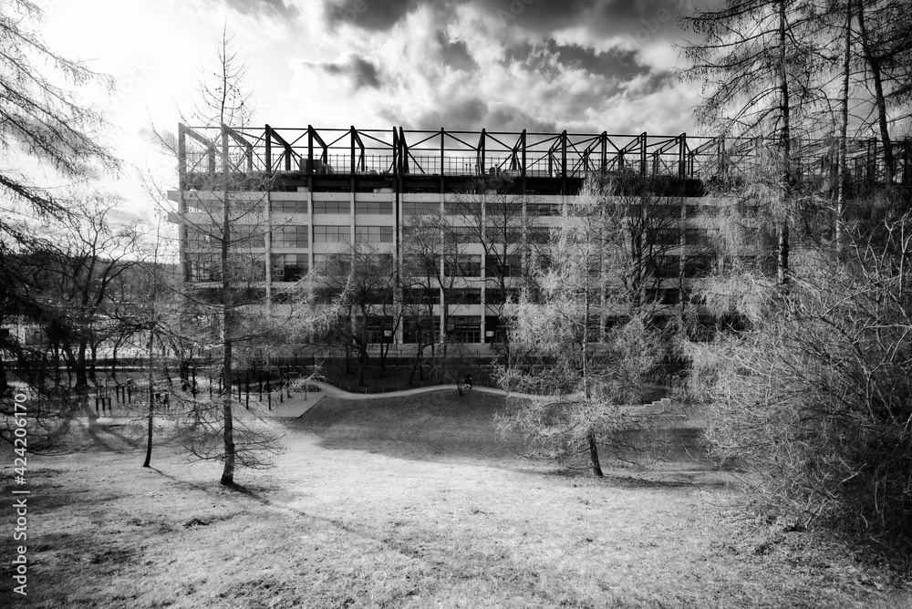Fototapeta premium Contrast between natural view and building made of concrete, glass and steel