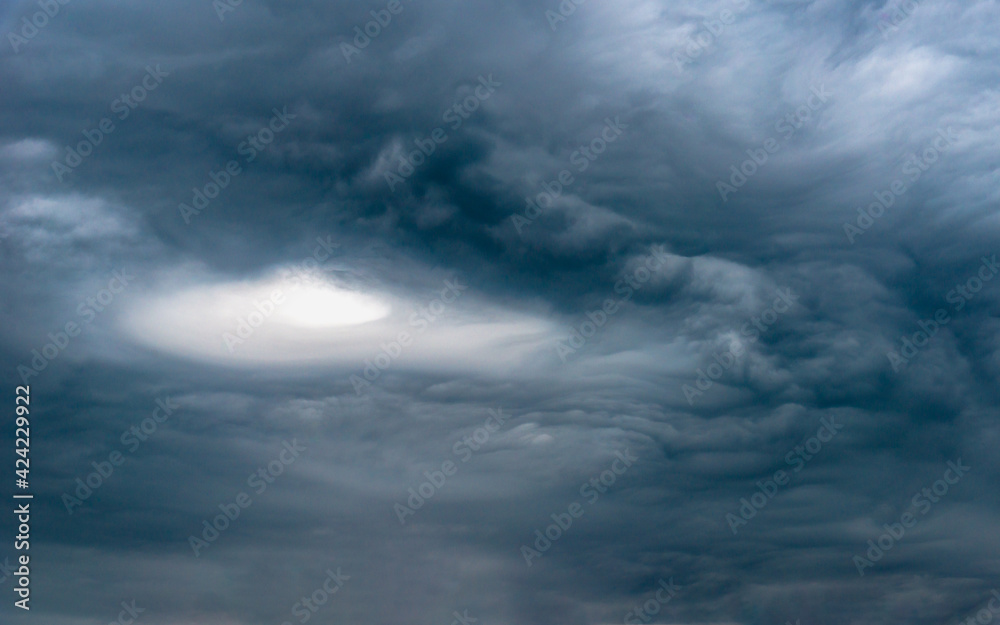 Naklejka premium storm clouds 