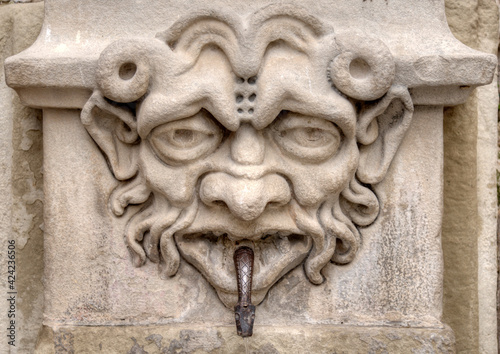 Photos Fontaine à tête de satyre à Cuenca, Castille, Espagne