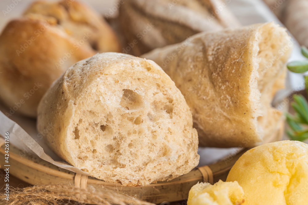 天然酵母の全粒粉のパン