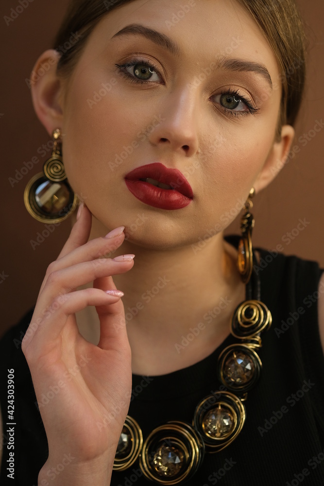 Obraz premium Beauty Portrait. Fashion Brunette Girl. Jewelry Accessories. Beautiful model girl with shiny brown and straight long hair. Keratin straightening. Treatment, care and spa procedures. Smooth hairstyle