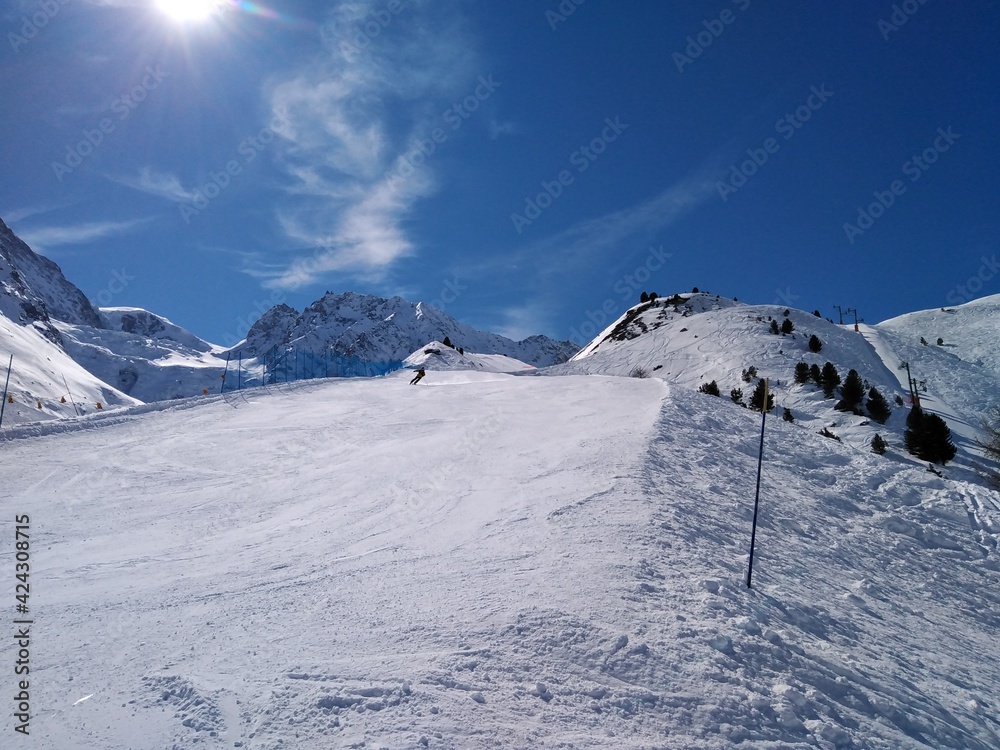 mountain ski resort person skiing sunny day, skieur skiant journée ensoleillée Arolla Suisse, Switzerland