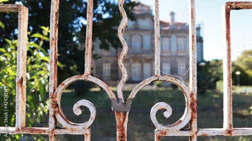 An old mansion behind a rusty gate.
A thematic photo with meaning.