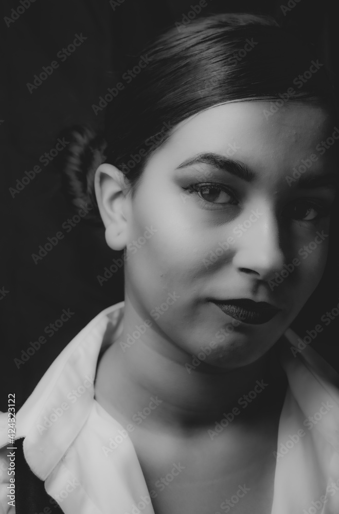 Retrato de mujer en blanco y negro Retrato de mujer en blanco y negro