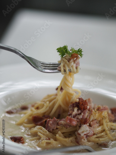 Spaghetti Carbonara with Unsmoked Bacon, Pancetta, Guanciale Heavy Cream, spaghetti alla carbonara food photo