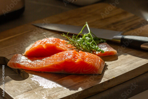 grilled salmon with lemon