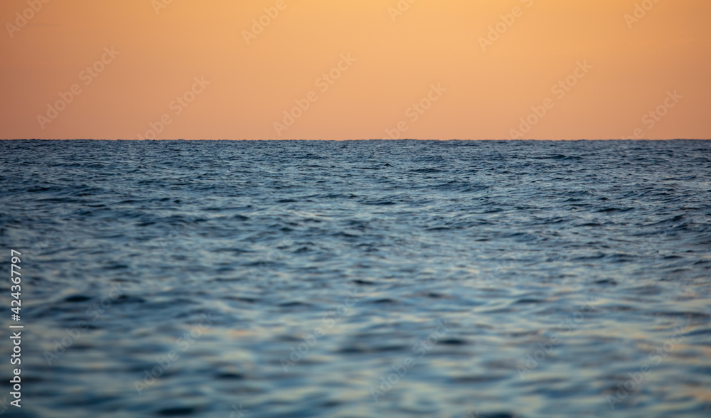 Fototapeta premium Horizon on the sea at sunset.