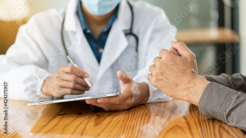 Schilderij op canvas Concept of mental health care by consulting a doctor in a health check-up clinic or hospital