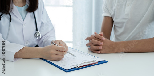 Female doctors who treat patients make an appointment to listen to the results after a physical examination and explain medical information and diagnose the disease. Medical concepts and good health