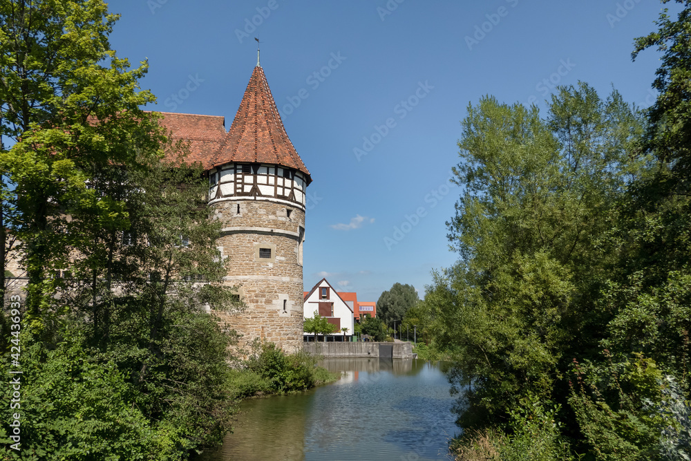 Balingen, Deutschland - Sehenswürdigkeit Wasserturm am Fluss Eyach, alter  runder Wehrturm aus Stein und Fachwerk Stock 사진 | Adobe Stock