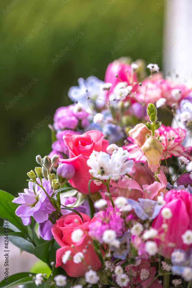 フラワーバスケット　カラフルな花