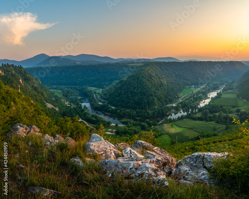 canyon of river una