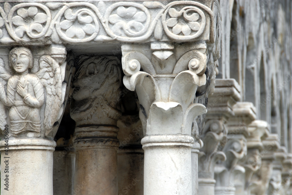 The cloister of Sant'Andrea dates back to 1009 when it was entrusted to the order of St. Benedict. The columns support arches with ogival shape and capitals enriched by various figures.